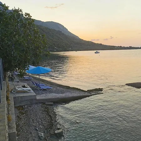 μπαλκόνι στο γαλάζιο Агиос-Георгиос