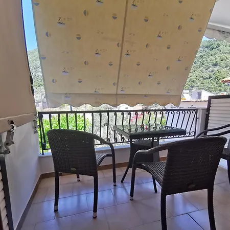 شقة فندقية μπαλκόνι στο γαλάζιο 3*