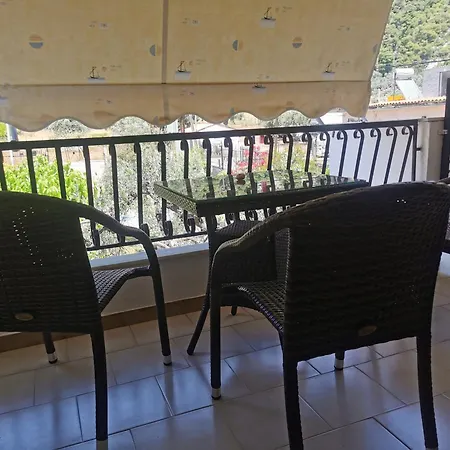 μπαλκόνι στο γαλάζιο Агиос-Георгиос