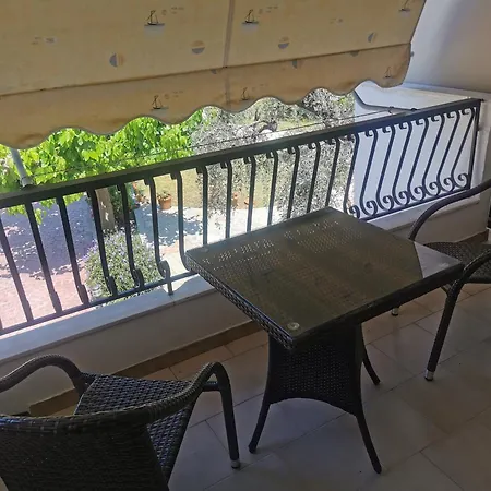 μπαλκόνι στο γαλάζιο شقة فندقية